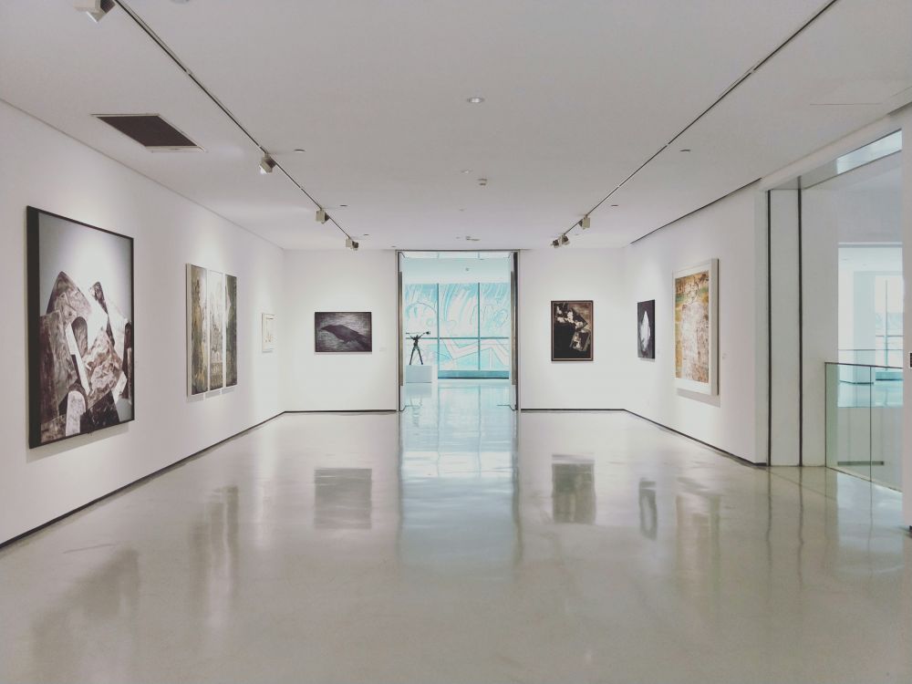 Galleri som oplevelse: sådan får du mest ud af moderne kunst